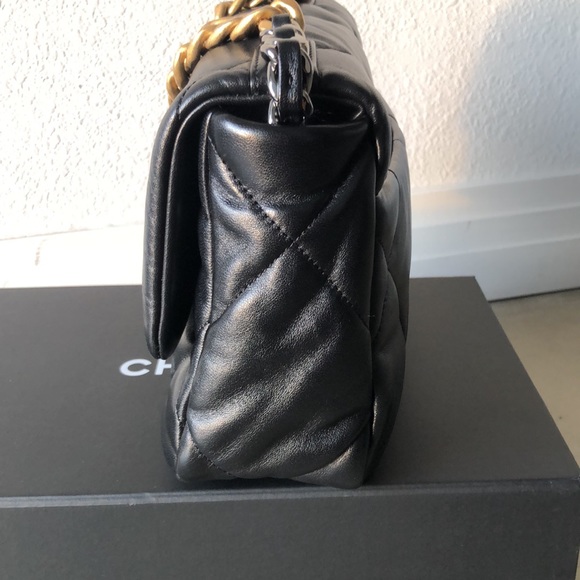 ❤️ Traded ❤️CHANEL 19 Small Flap Bag - Picture 6 of 16